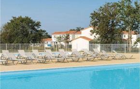 Гостиница Two-Bedroom Holiday Home in Talmont Saint Hilaire  Шато-Д'олонн